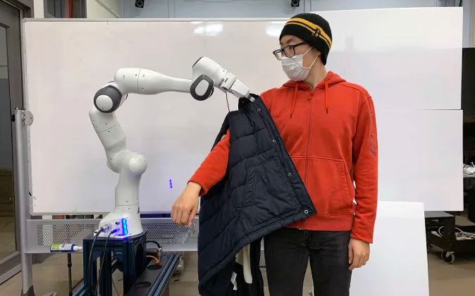 MIT robot could help people with limited mobility dress themselves